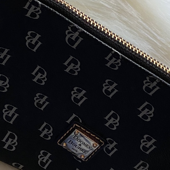 🤎AUTHENTIC Dooney and Bourke🤎 - Picture 4 of 6